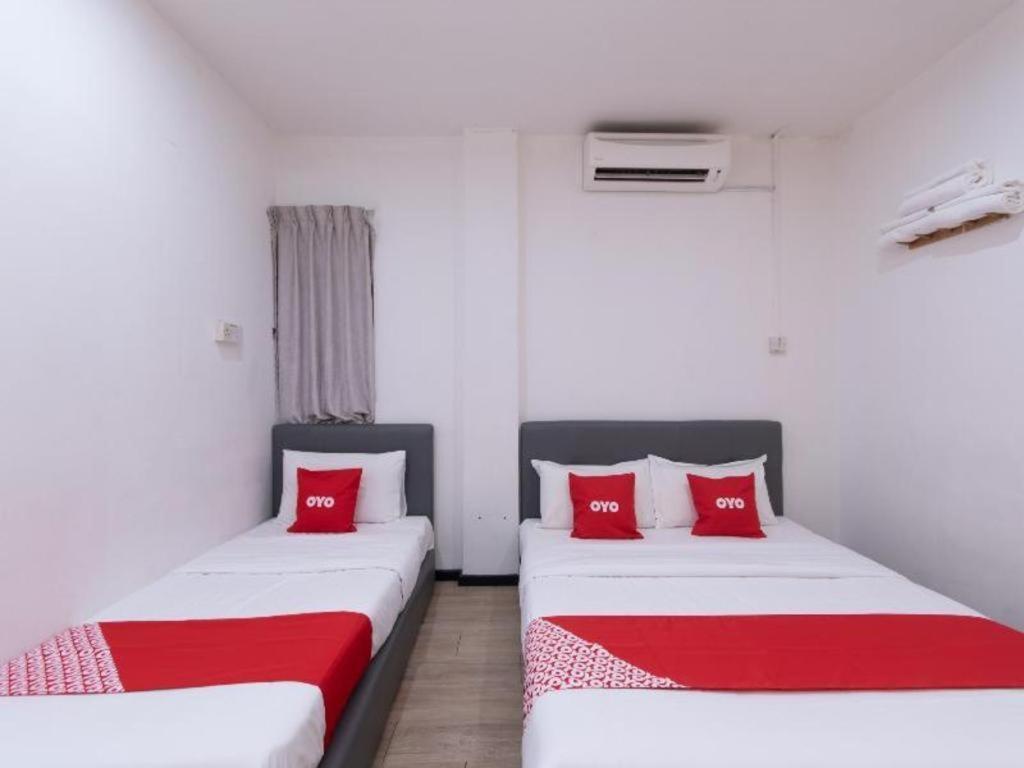 Oyo 89398 Doorbellz Hotel Kota Kinabalu Exterior foto