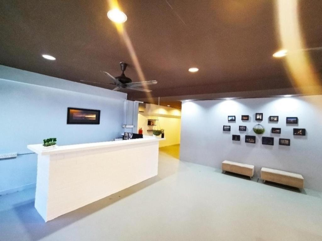 Oyo 89398 Doorbellz Hotel Kota Kinabalu Exterior foto